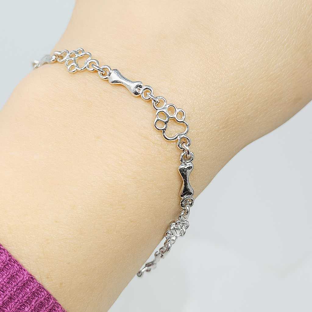 Βραχιόλι Limited Edition από Καθαρό Ασήμι με Charms Πατουσάκι και Κοκαλάκι