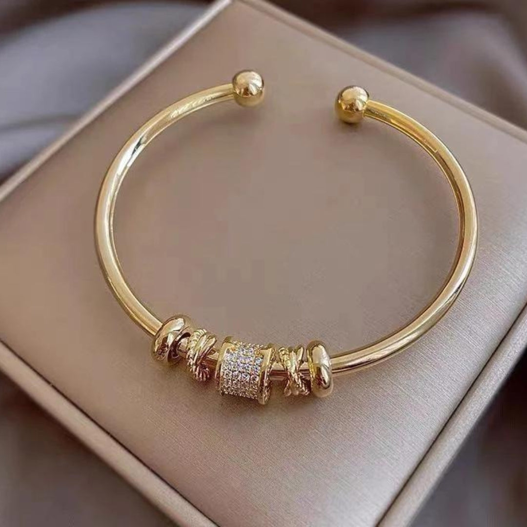 Ρυθμιζόμενο βραχιόλι με χρυσά charms
